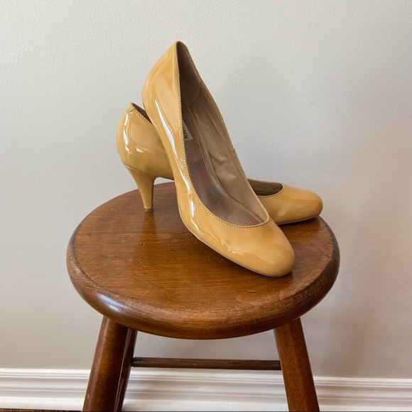 Steve Madden Tan Ulltra Patent Leather Pumps Size 10